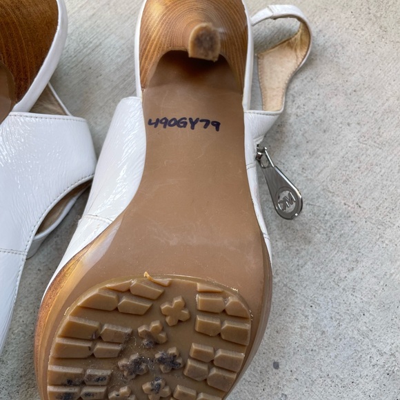 Michael Kors white size 9 ankle heels - Picture 16 of 16